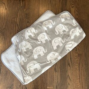 👗Elephant fleece baby blanket